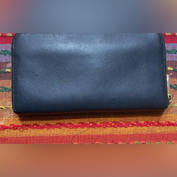 GUC Tory Burch Robinson Zip Continental
Wallet Black - Picture 2 of 14